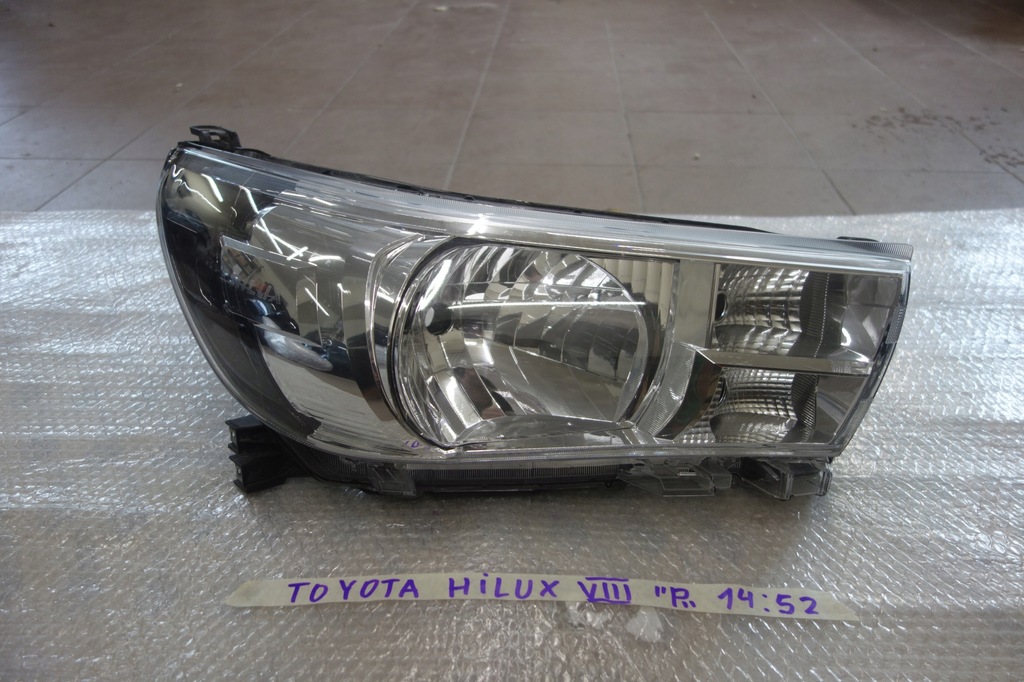 фото №1, Toyota hilux vii 15- лампа правая перед
