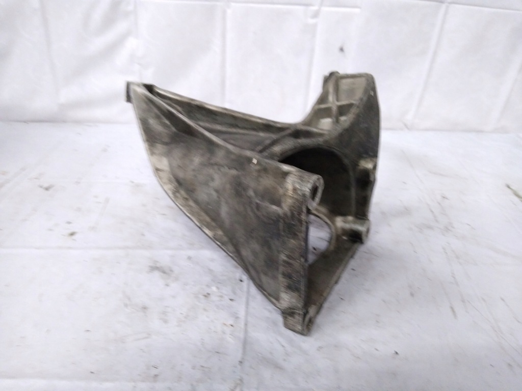 Кронштейн генератора vw sharan 1.9 tdi 7m0199207c в Україні