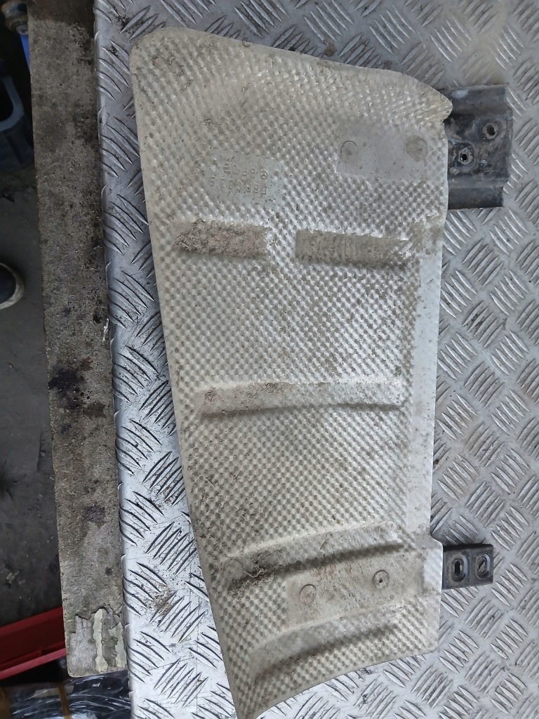 фото №11, Mercedes w211 защита тепловая глушителя левая lub правая