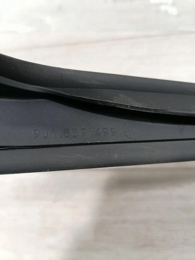 фото №6, Taycan прокладка дверь левый задняя 9j1839499