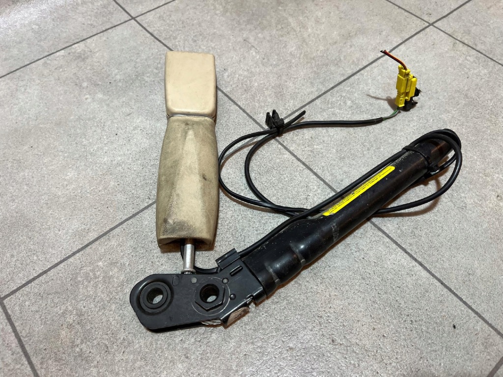 фото №4, Mercedes w221 натяжитель поперечина левый перед бежевый