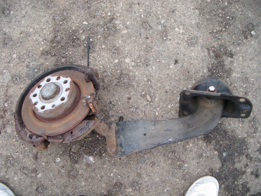 фото №1, Skoda octavia 2 ii 04- поворотный кулак правый задняя