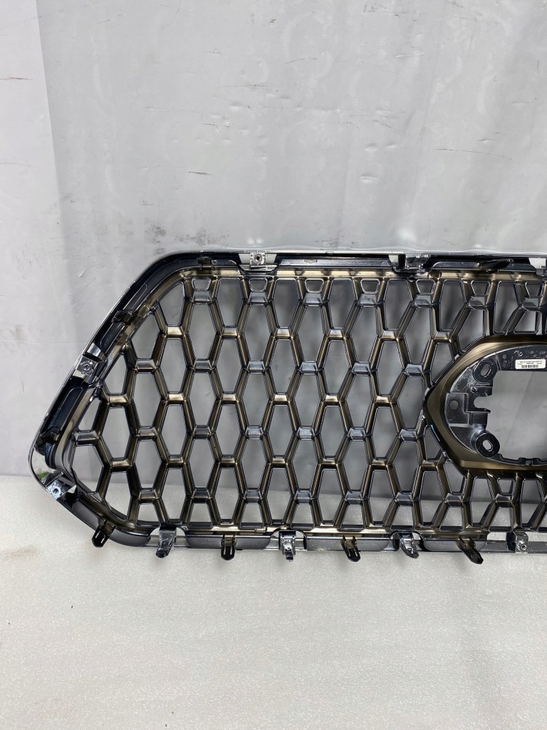 Решітка радіатора решітка  бампера перед toyota tacoma 17-23 Ціна
