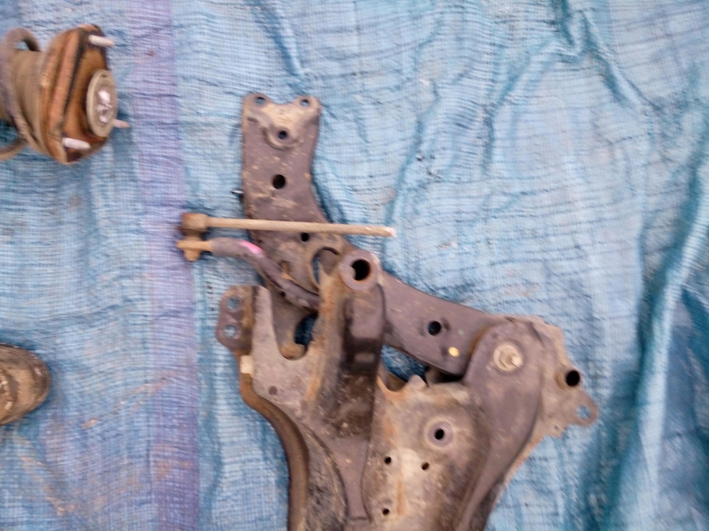 фото №11, Toyota verso 09- 2,0 2,2 поворотний кулак амортизатор лівий перед