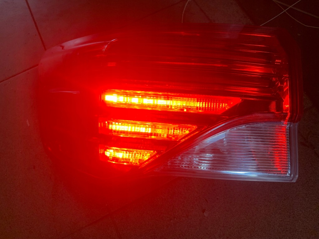 Avensis t27 рестайлинг  фара левый задний  седан led с Разборки