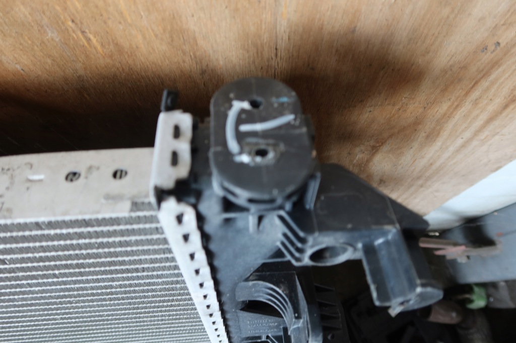 фото №8, Радіатор води ducato iii 1391496080 ułamane кріплення