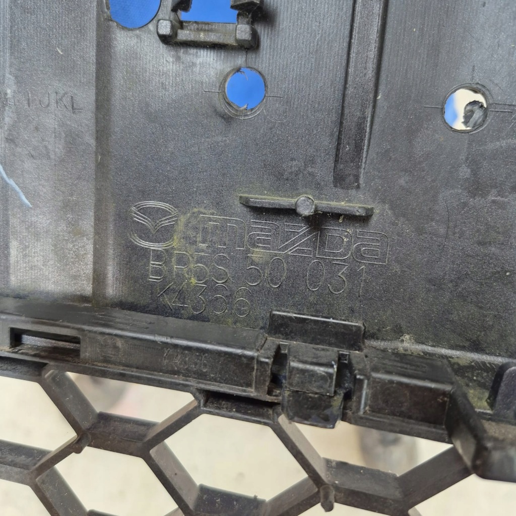 Mazda 3 i hb рестайлинг  06-09 бампер перед передний Доставка