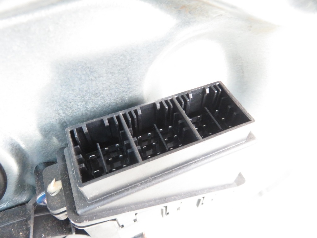 фото №10, Підйомник скло лівий передній vw polo iv 9n_ 6q3837401h 6q2959802a