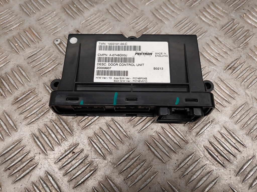 фото №1, Tesla model s 100310100c модули дверь