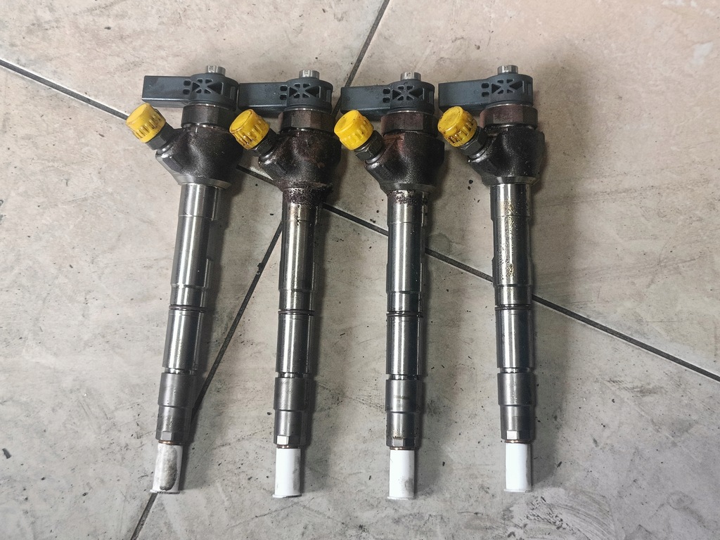 фото №1, Skoda rapid 1,6tdi форсунка инжектор 04l130277ad