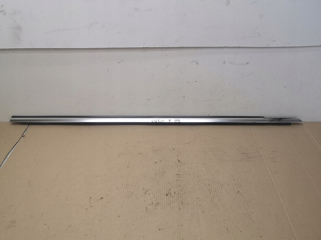 фото №1, Молдинг уплотнитель хром дверь правая vw eos 05-10