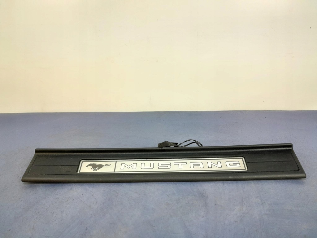 фото №1, Ford mustang mk6 молдинг поріг права led