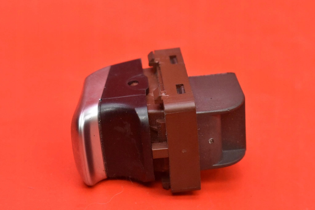 Выключатель кнопка открывания крышки 4h0959831b audi a6 c7 универсал рестайлинг  14-20 с Разборки