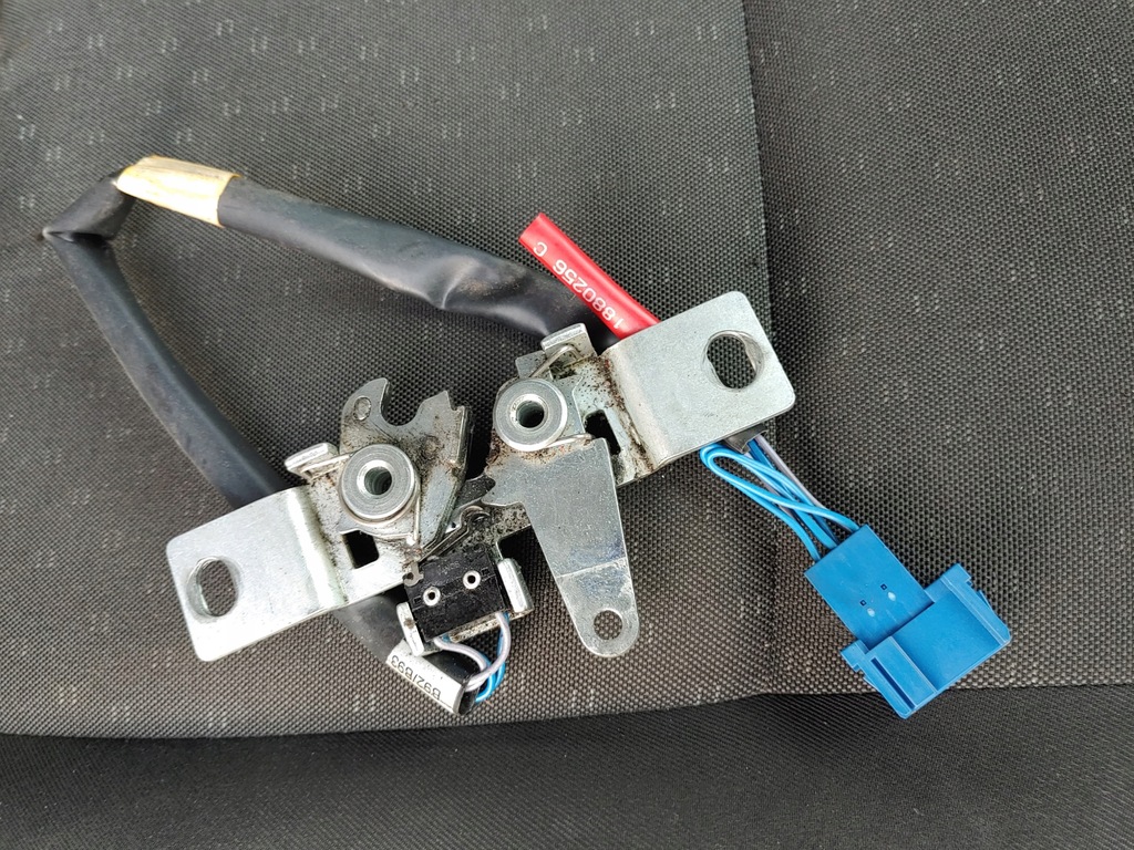 фото №1, Замок бардачка scania оригинальный номер 1880286