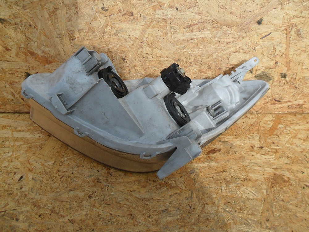 фото №10, Toyota corolla verso e12j 2002- фара правый