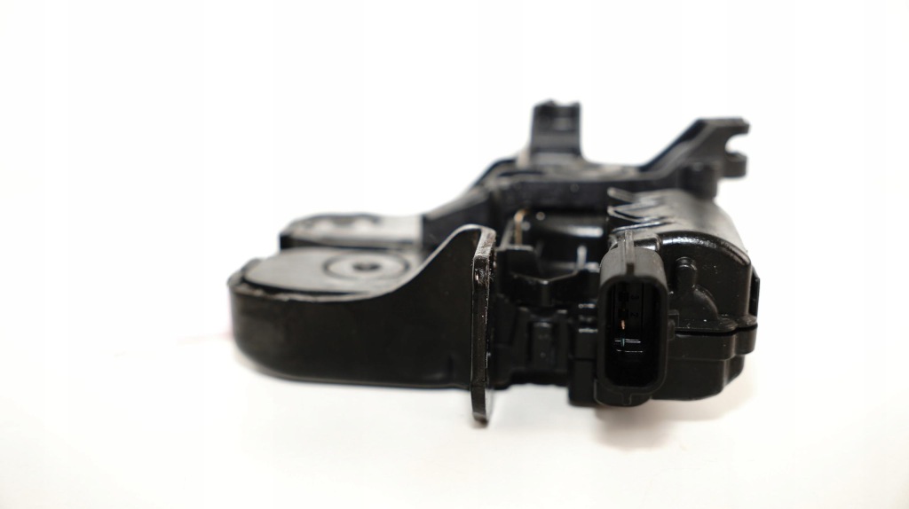 Замок крышки задний  багажника dacia duster ii 2 рестайлинг  13-17r с Разборки