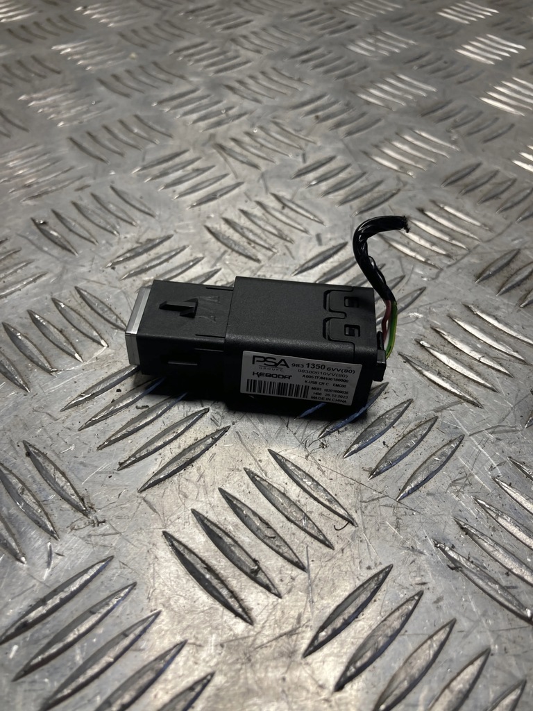 фото №1, Port разъём usb peugeot 2008 ii 19-