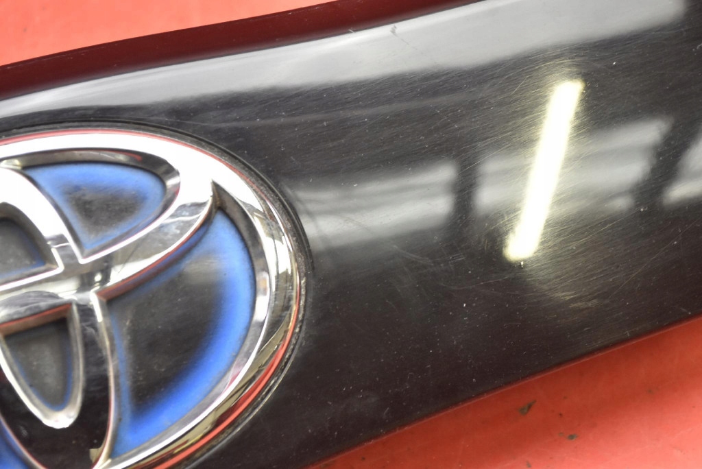 фото №7, Накладка кришки задня 202 76801-0q90070 toyota prius 3 iii xw30 lift 5d hb 11-15