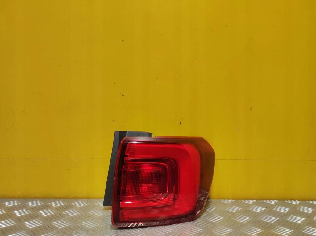 фото №1, Gmc acadia 2017- лампа задня права задня usa