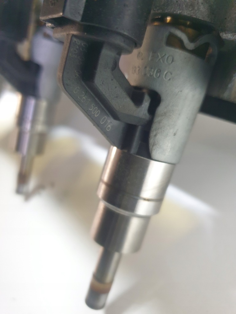 фото №6, Молдинг впрыскная vw touran 1.6 fsi 03c133204g