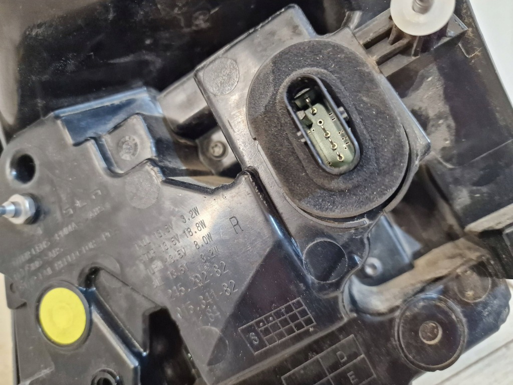 Tesla 3 3 рестайлинг  y my 20-фара фара фонарь  правая  задний led 1502087-00-d Недорого