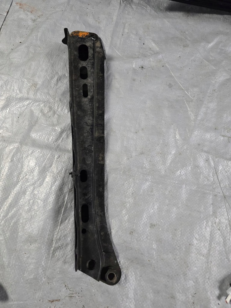 фото №1, Toyota prius iii prius plus кронштейн левый кронштейн подрамник