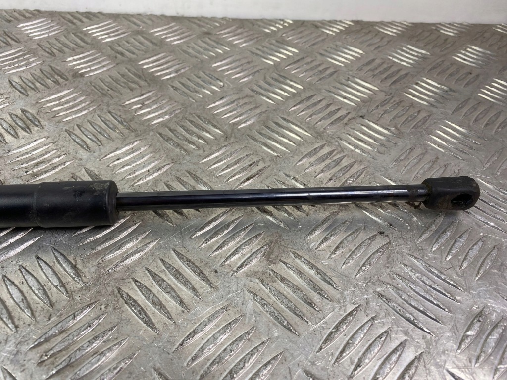 2019 ssangyong rexton привід кришки багажника Недорого