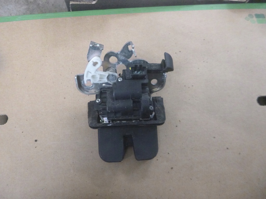 фото №1, Замок крышки 5e0827505a leon iii