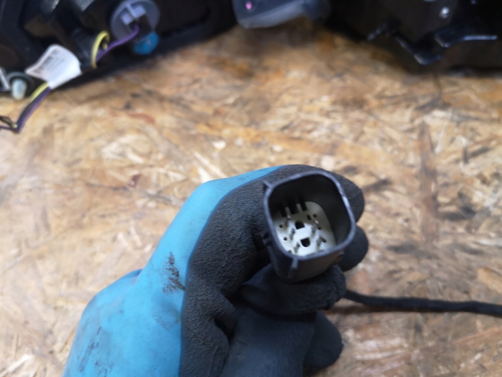 фото №6, Ford kuga mk3 лампа правый задняя крышка багажника+ крыло lv4b-13404-bd