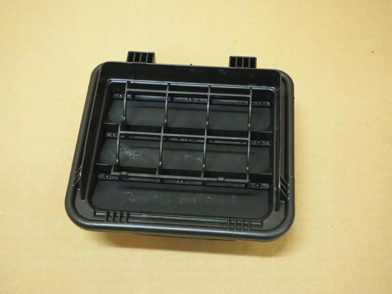 фото №1, Решётка вентиляции правая задняя hyundai ioniq