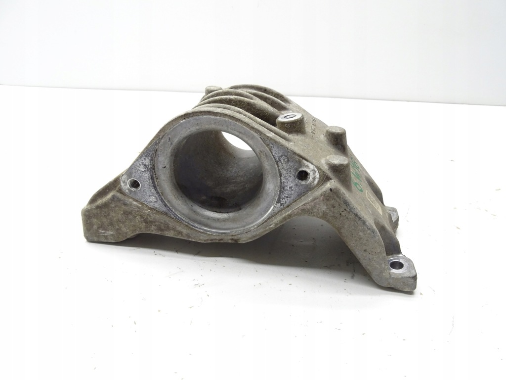 фото №1, Кронштейн опора полуось a6512200131 mercedes w176 w246