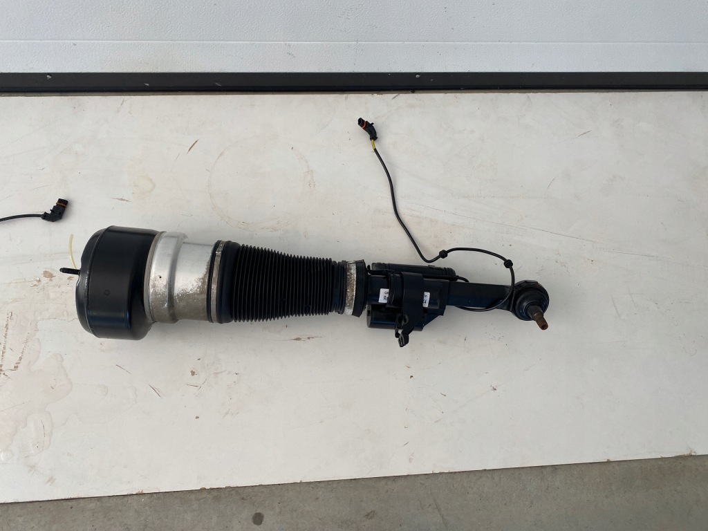 Купити Амортизатор правий перед mercedes s w221 cl w216 4matic 2213200338