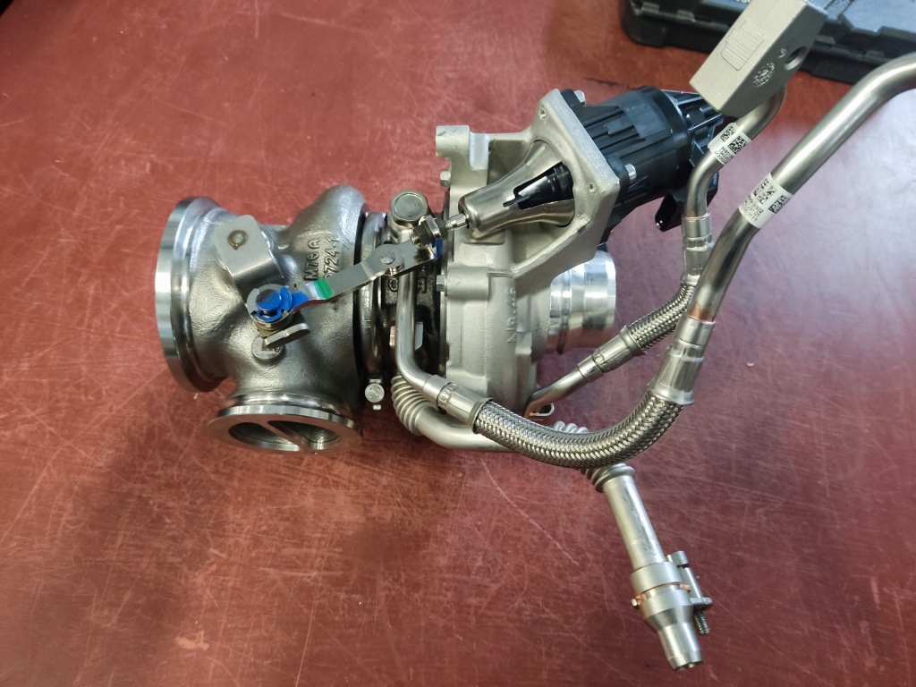 Турбонагнетатель bmw g30 g11 g05 8681198 mgt2260 Оригинал