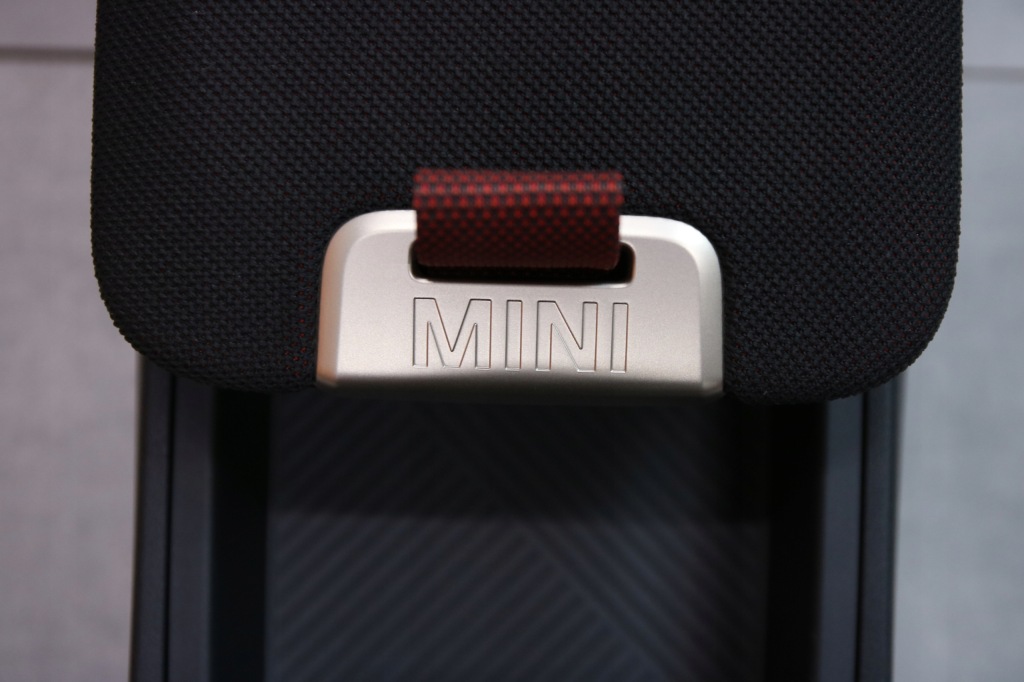 Купити Mini countryman u25 тунель середній панель  середня чорний 5a26f75