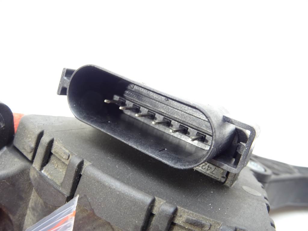 фото №5, Потенціометр газу mazda 3 bk 1.6tdci 4m51-9f836-ag