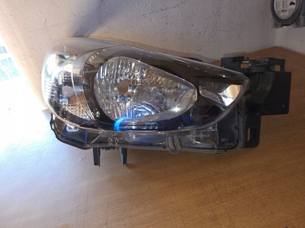 фото №4, Лампа права mazda 2 ii db5j-51030 eu.