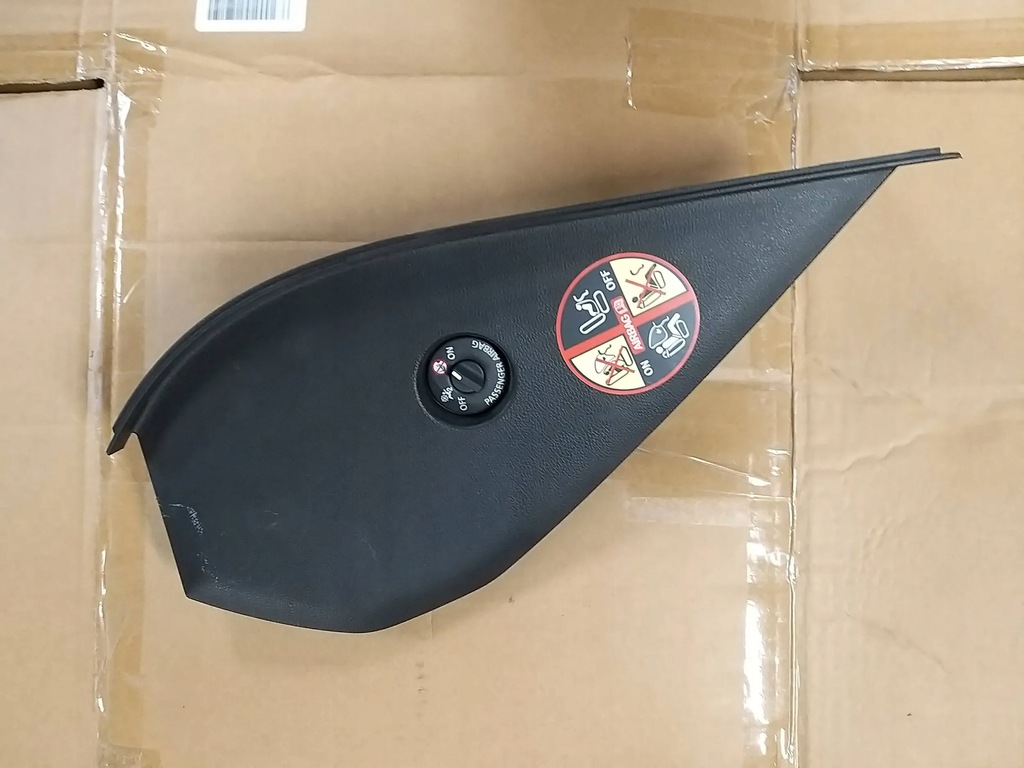 фото №1, Renault arkana защита заглушка правая консоли панели приборная панель