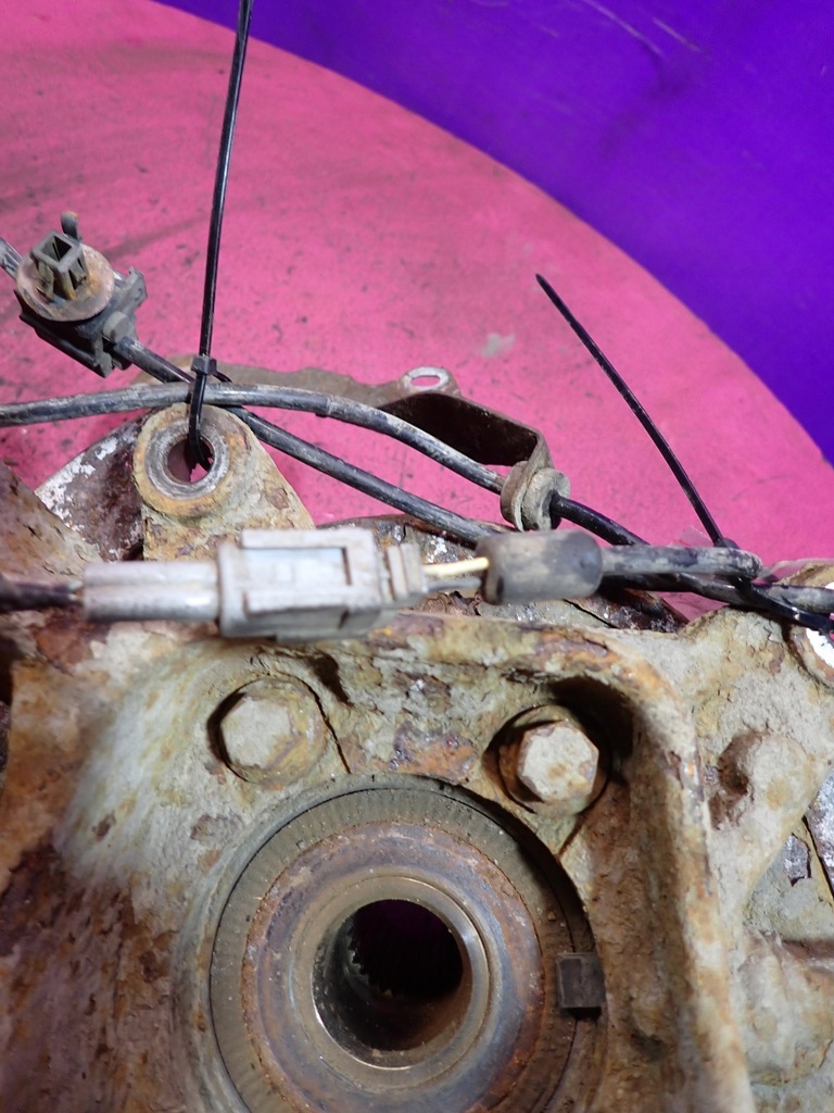 фото №5, Subaru forester iii 07- 2,0d поворотный кулак левый задняя левая задняя ступица