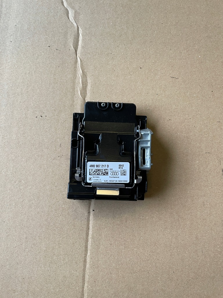 фото №1, Audi q7 4m камера стекло ассистент поперечина 4m0907217d