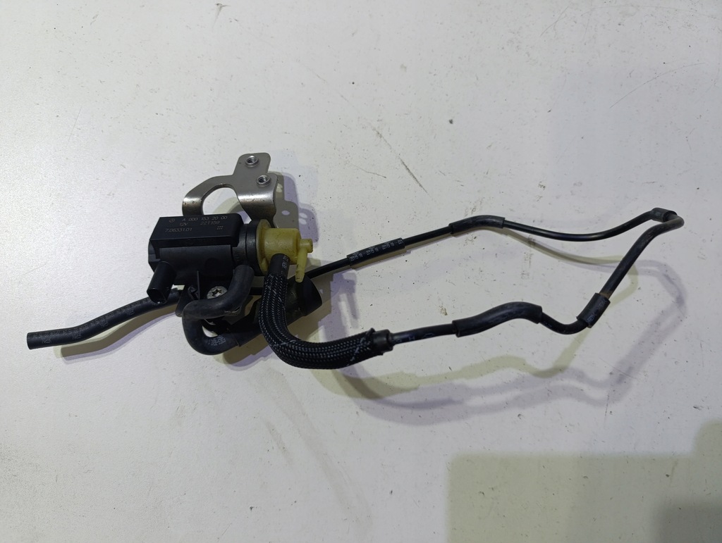 фото №1, Mercedes клапан вакуумa a0001532000