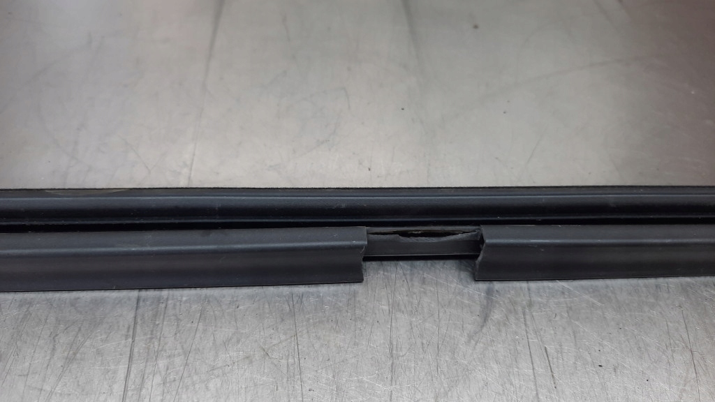 фото №6, Прокладка молдинг уплотнитель дверь левый задняя volvo v70 iii 08-16r