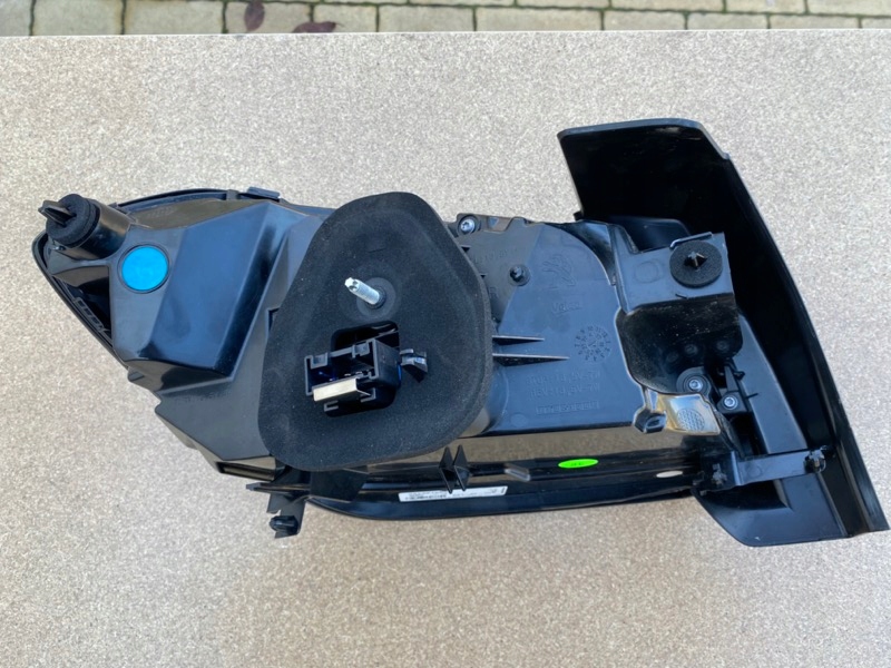 фото №2, Peugeot 208 ii led лампа права задня задня