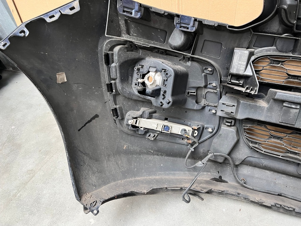 фото №12, Бампер перед передний citroen c3 picasso lift код лакокрасочного покрытия: ekud led