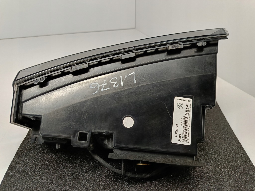 Peugeot 508 2 18- фара крышки багажника правый  задняя led 9813508180 Киев