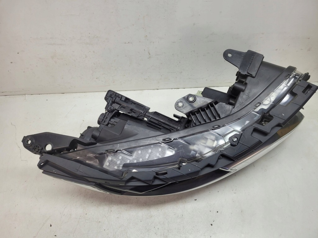 Kia carnival iv передня фара правий 92102r0 Недорого