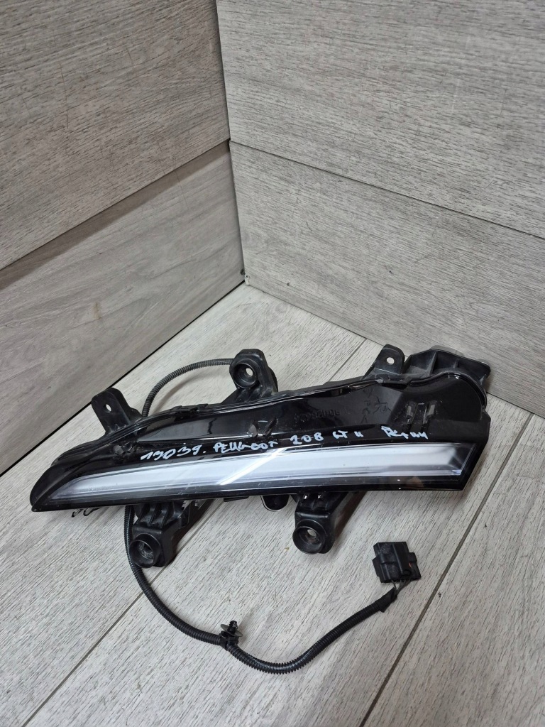 Купить 13039. peugeot 208 2 gt-line фара led правый  9824241180