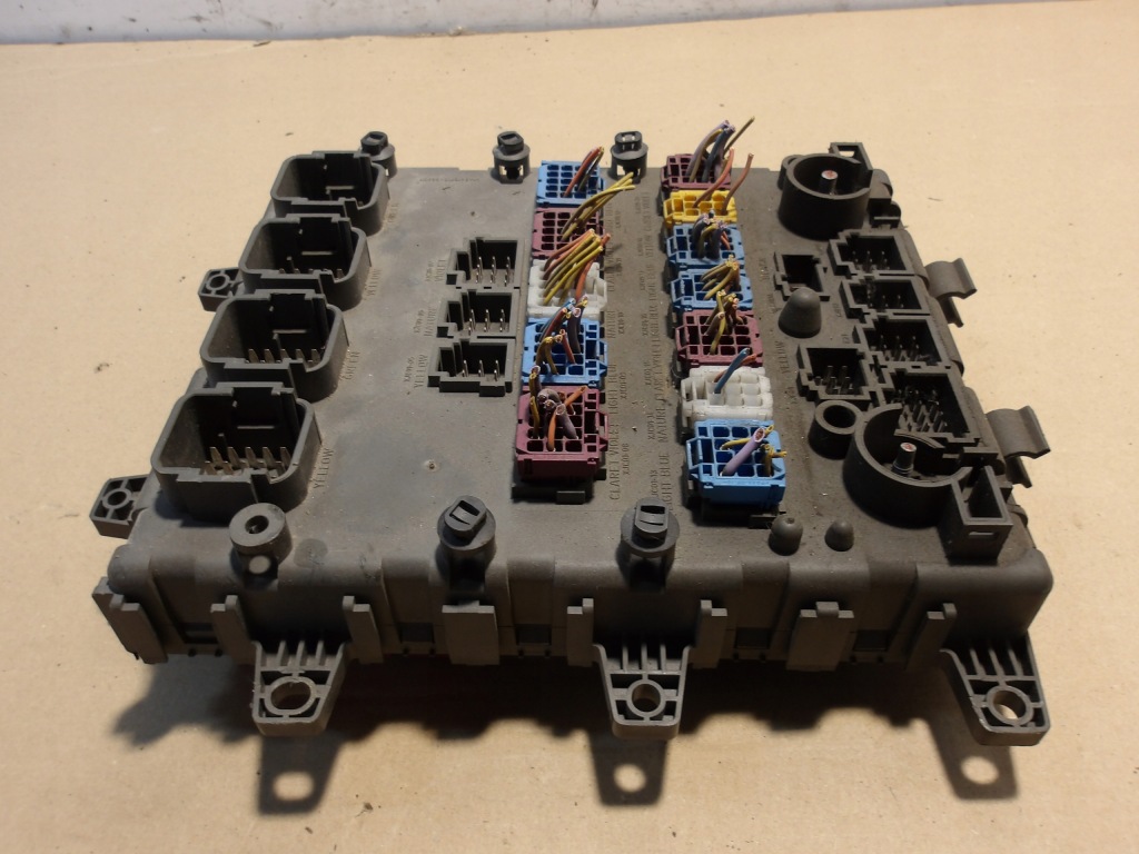 фото №3, Коробка предохранителей renault premium 7421169993