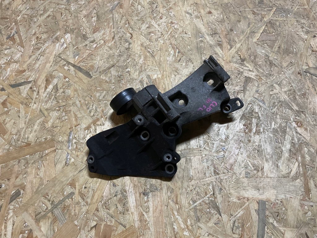 Купити Кронштейн кронштейн кронштейн генератора renault clio 3 рестайлінг  1.5dci 8200669494