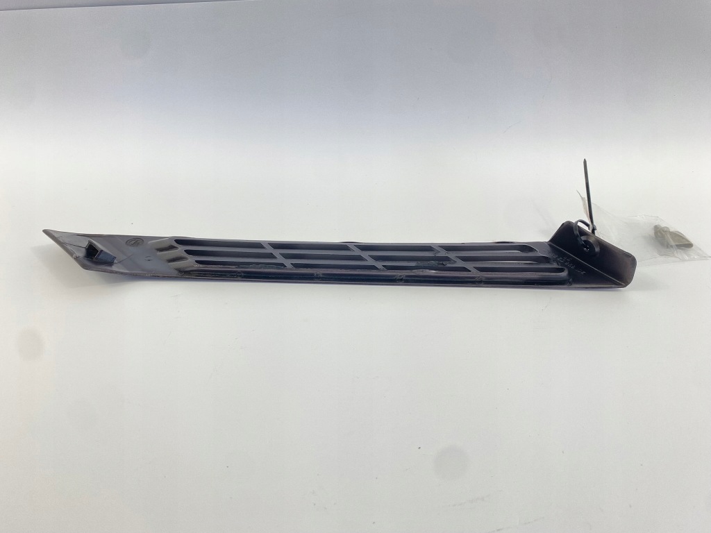 Решітка права впуск повітря кузов стійка c mercedes w201 190 2016980289 Київ