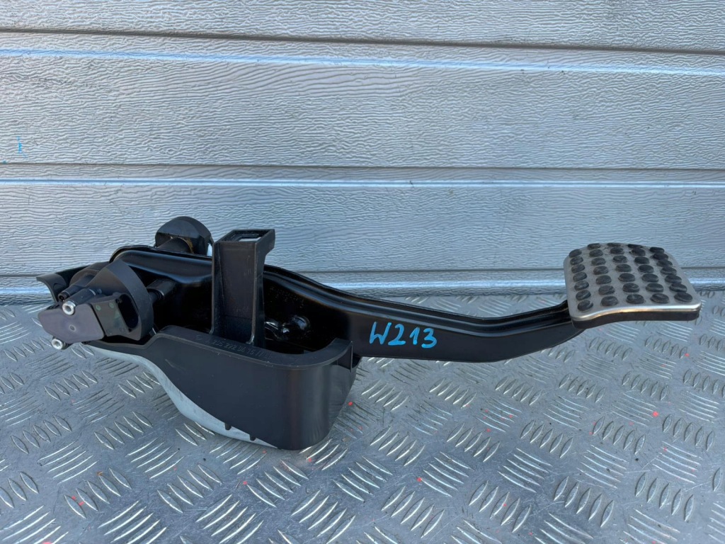 фото №1, Mercedes e-klasa w213 213 педаль тормоза amg a2139051303
